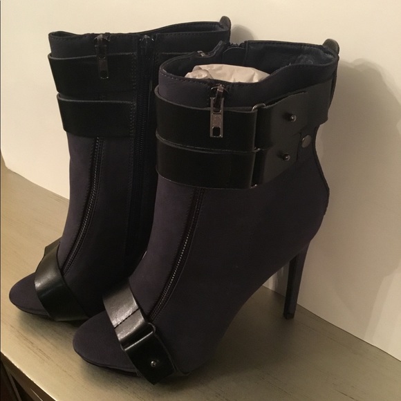 🦋Open Toe Booties🦋 - Picture 2 of 3